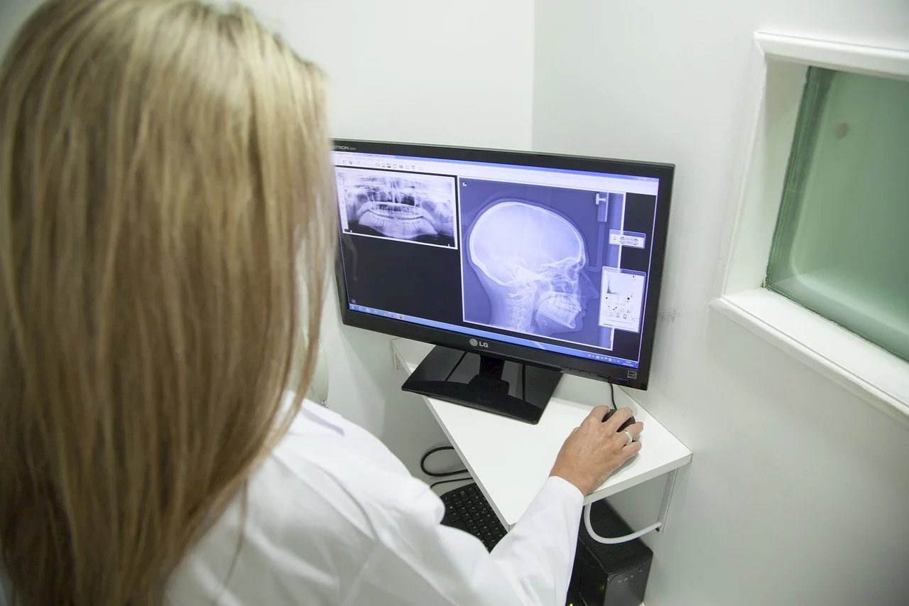 How can X-rays take pictures of your bones?