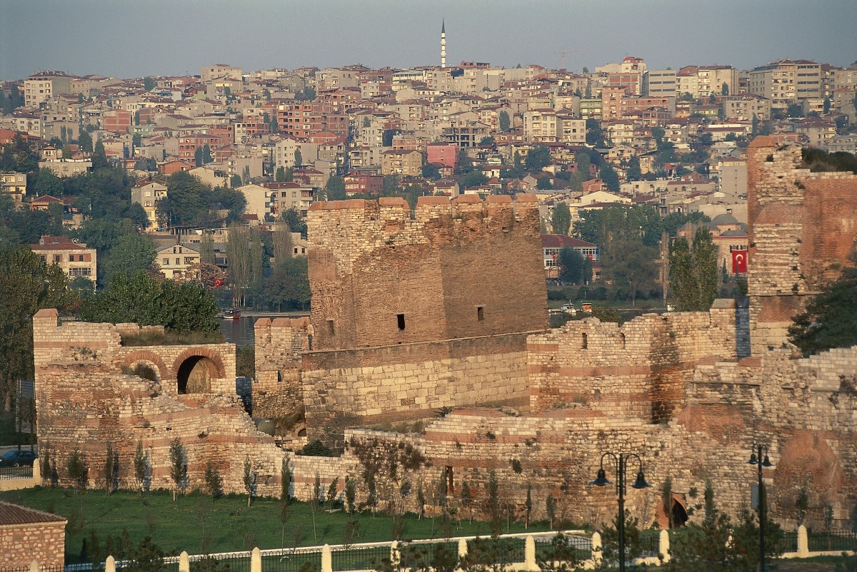 Unde se află Constantinopol, capitala Imperiului Bizantin?