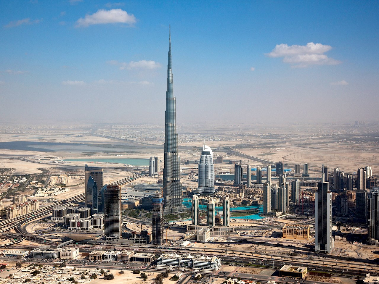 Câți metri are Burj Khalifa, cea mai înaltă clădire din lume?