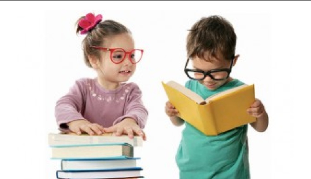 Szerintetek hány éves kortól ajánlott egy gyermeket olvasni tanítni? 