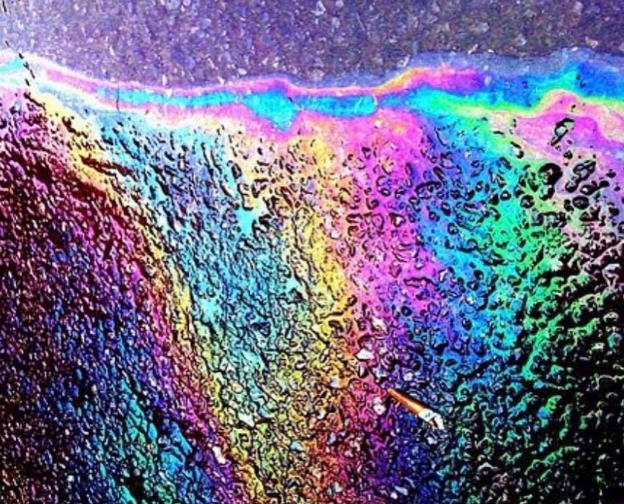 Why do oily puddles on the driveway have rainbow colors?